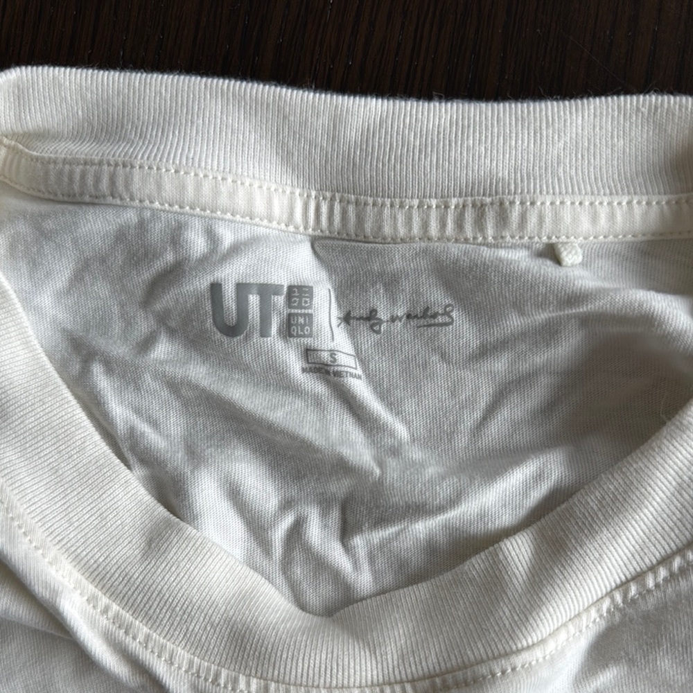 Uniqlo White and Green Crop Top Casual Style - Picture 3 of 4